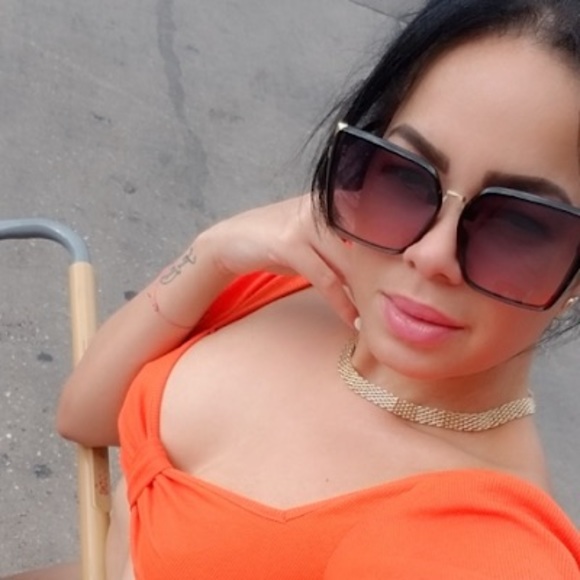 Meet your Posher, Liliana - Picture 1 of 1